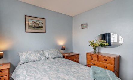 2 Bed in Freshwater East 8
