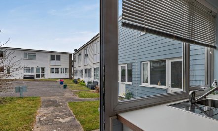 2 Bed in Freshwater East 6