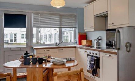 2 Bed in Freshwater East 4