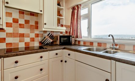 2 Bed in Tenby 9