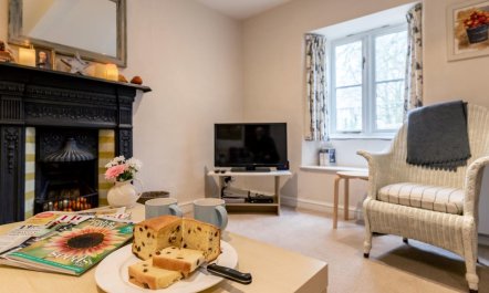 2 Bed in Cheltenham 1