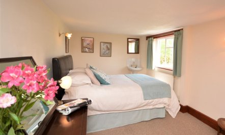 2 Bed in Sidmouth 1