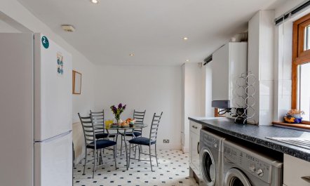 3 Bed in Tenby 8