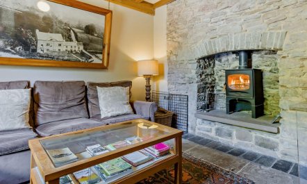 4 Bed in Hay-on-Wye 2