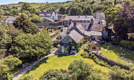 2 Bed in Caernarfon 1