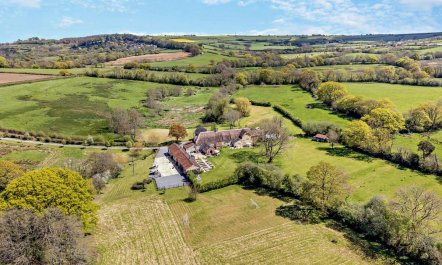 2 Bed in Mosterton 0