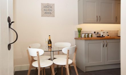 2 Bed in Richmond 6