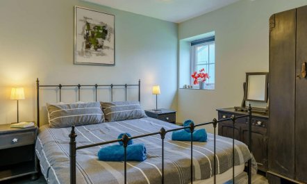 2 Bed in Clynderwyn 9