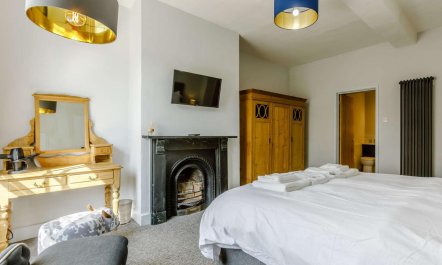 2 Bed in Cheltenham 8