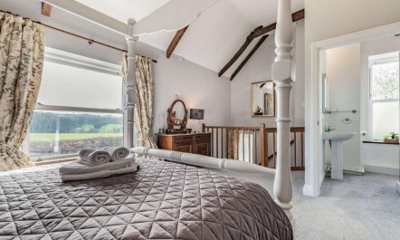 6 Bed in Pembroke Dock 9