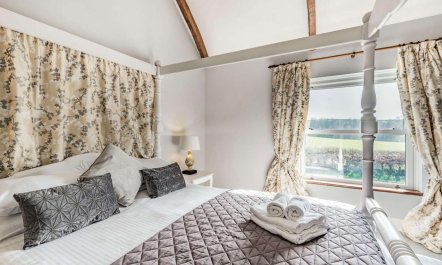 6 Bed in Pembroke Dock 8