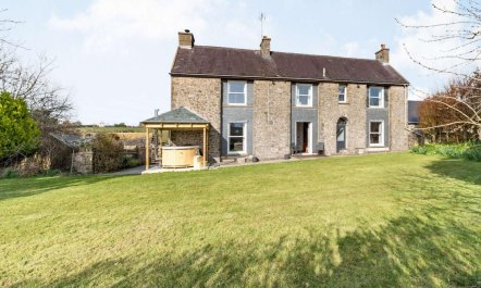 6 Bed in Pembroke Dock