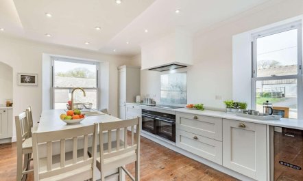 6 Bed in Pembroke Dock 1