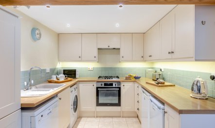 2 Bed in Bridport 2