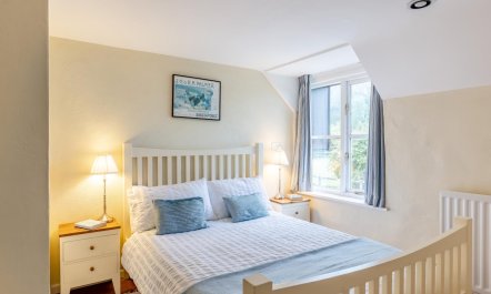 2 Bed in Bridport 3