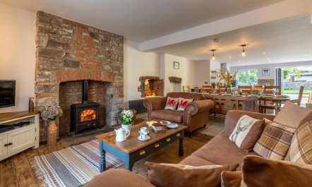4 Bed in Crickhowell 2