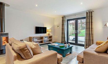 2 Bed in Holsworthy 1