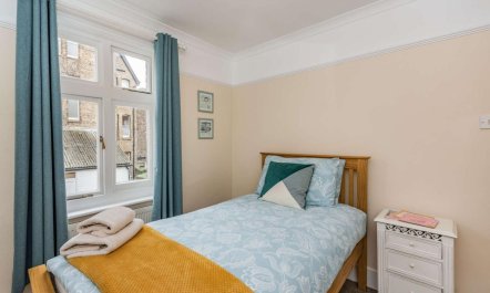 2 Bed in Eastbourne 9