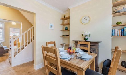 2 Bed in Eastbourne 3