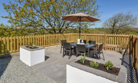 2 Bed in Holsworthy 1