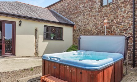 4 Bed in Holsworthy 4