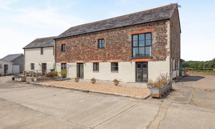 4 Bed in Holsworthy 6