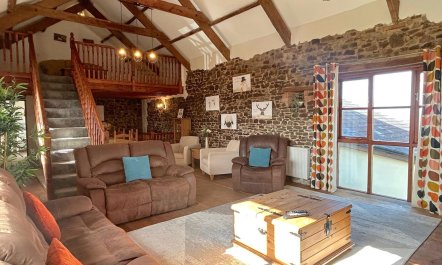 4 Bed in Holsworthy 1