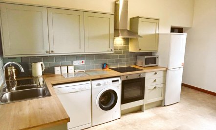 4 Bed in Holsworthy 4