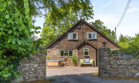 6 Bed in Honiton 0