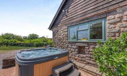6 Bed in Honiton 1