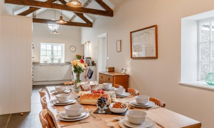 4 Bed in Barnstaple 1