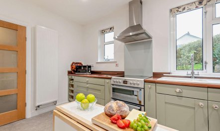 4 Bed in Narberth 1