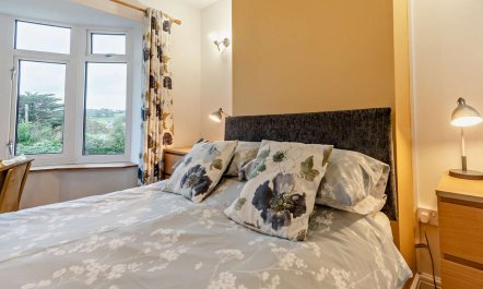 4 Bed in Narberth 8