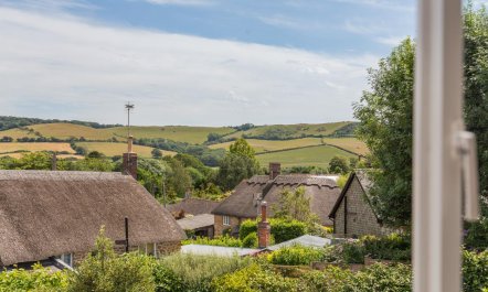 2 Bed in Bridport 1