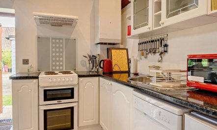 2 Bed in Thorpe Market 5