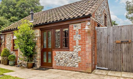 2 Bed in Thorpe Market 6