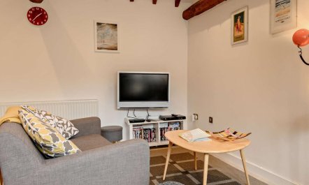 2 Bed in Thorpe Market 4