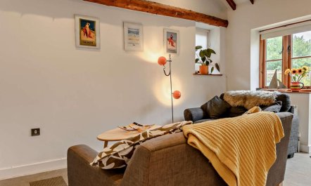 2 Bed in Thorpe Market 1