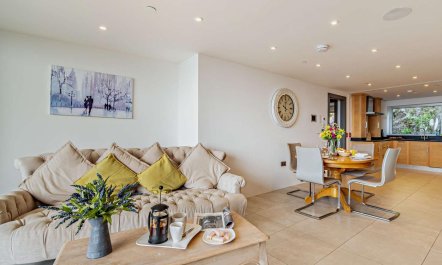 2 Bed in Tenby 4