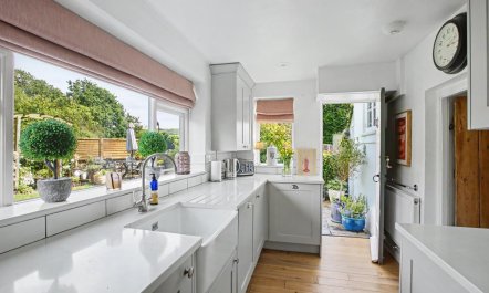 3 Bed in Bridport 1