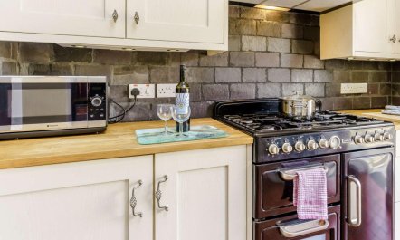 2 Bed in Aberaeron 2