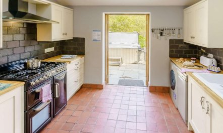 2 Bed in Aberaeron 5