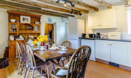 3 Bed in Haverfordwest 2