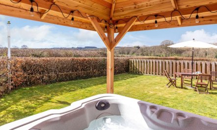 2 Bed in Launceston 1