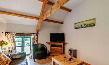 4 Bed in Hundleton 6