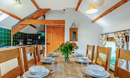 4 Bed in Hundleton 3