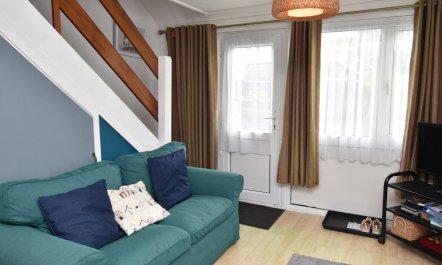 2 Bed in Freshwater East 1