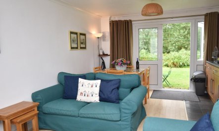 2 Bed in Freshwater East 3