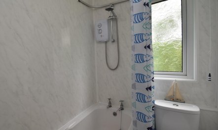 2 Bed in Freshwater East 7