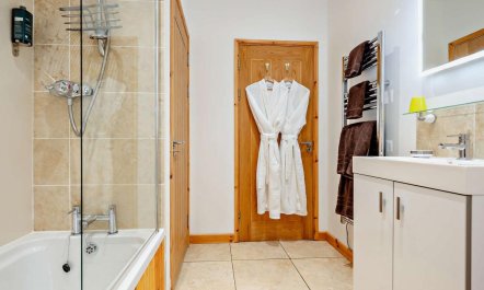 1 Bed in Trebudannon 7